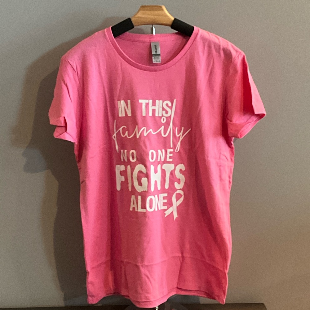 Gildan Breast Cancer Awareness T-Shirt Pink In This Family No One Fights Alone L - Picture 2 of 9
